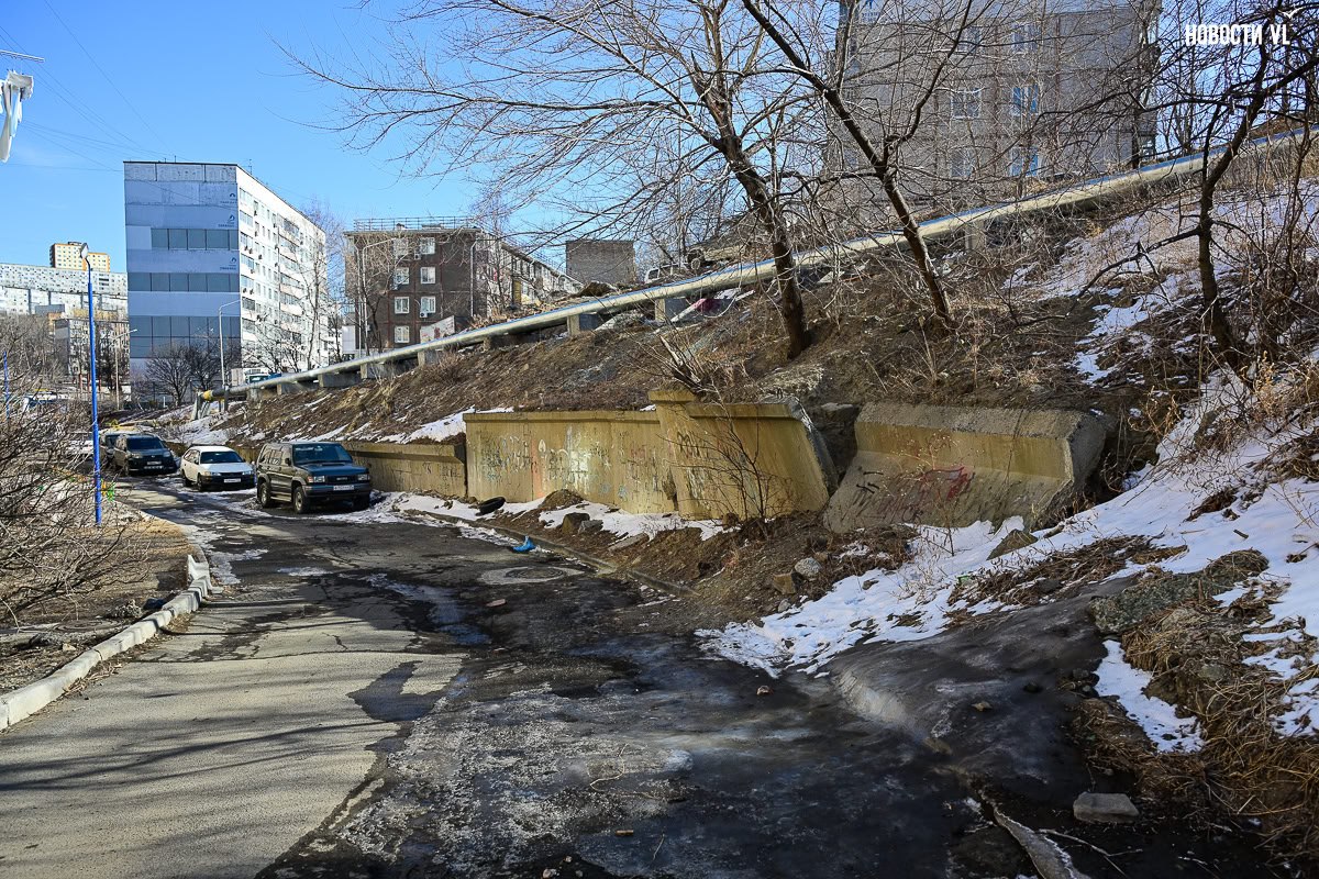 На Монтажной во время ремонта подпорки нашли многолетнюю течь и ищут ещё одну На Монтажной во время ремонта подпорки нашли многолетнюю течь и ищут ещё одну