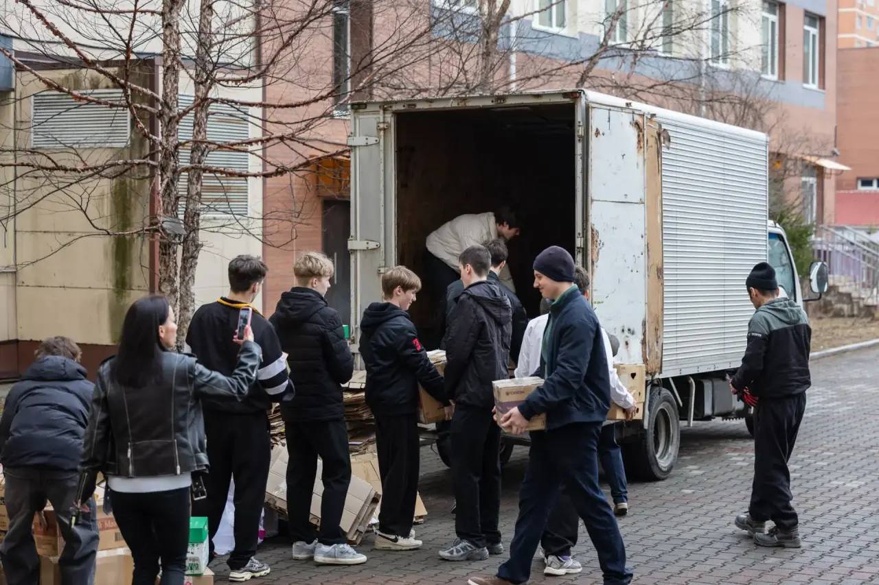 Ненужную бумагу и пластик – на нужное дело: школьники Владивостока собрали более 18 тонн бытовых отходов Ненужную бумагу и пластик – на нужное дело: школьники Владивостока собрали более 18 тонн бытовых отходов
