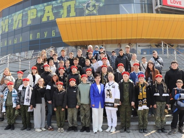 Дети из Хороля и Черниговки побывали на "Фетисов Арене" и встретились с хоккеистами "Адмирала"