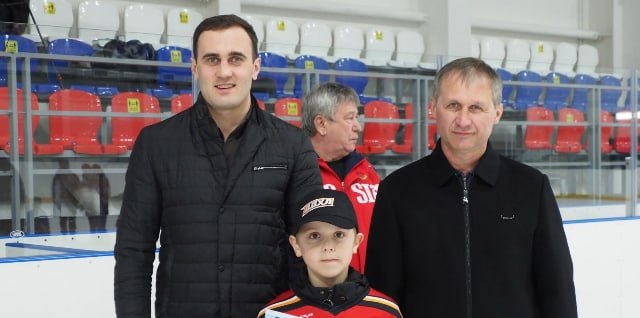 Хоккейный турнир собрал юных спортсменов в Уссурийске