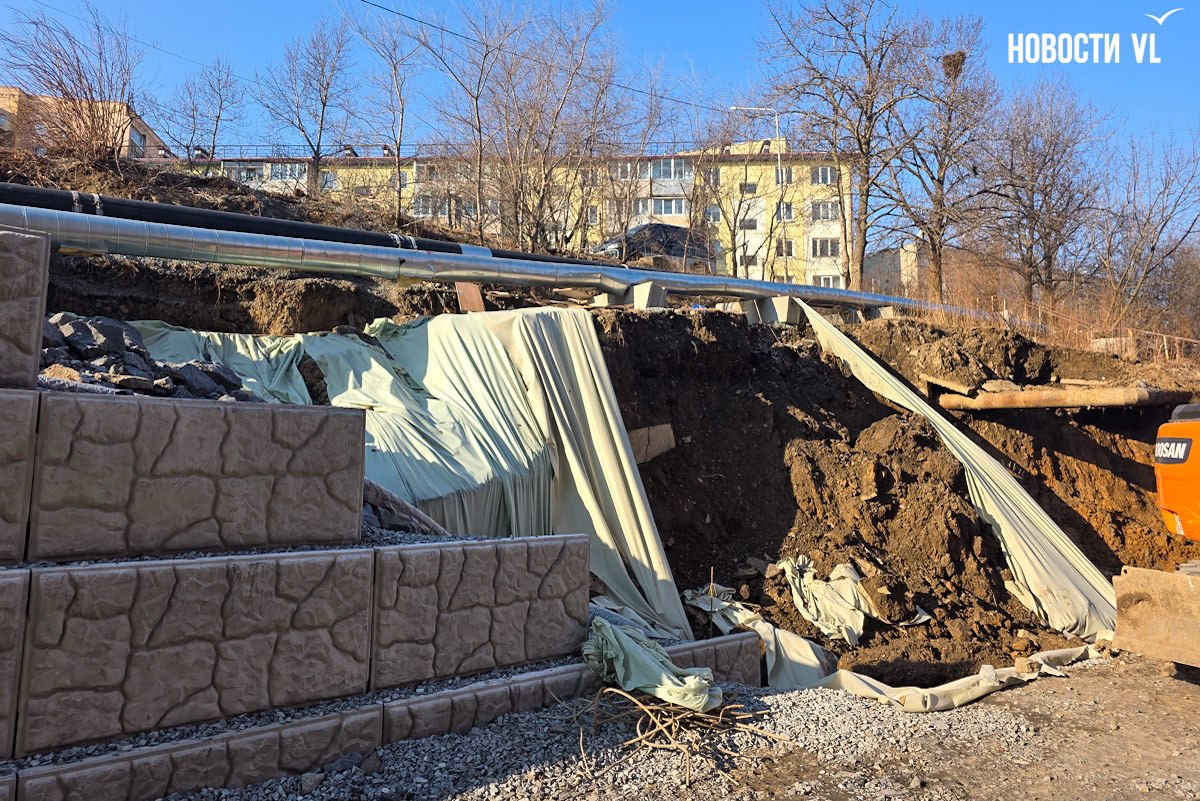 На Монтажной во время ремонта подпорки нашли многолетнюю течь и ищут ещё одну На Монтажной во время ремонта подпорки нашли многолетнюю течь и ищут ещё одну