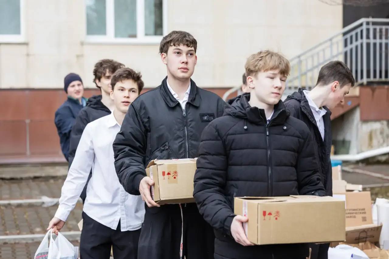 Ненужную бумагу и пластик – на нужное дело: школьники Владивостока собрали более 18 тонн бытовых отходов Ненужную бумагу и пластик – на нужное дело: школьники Владивостока собрали более 18 тонн бытовых отходов