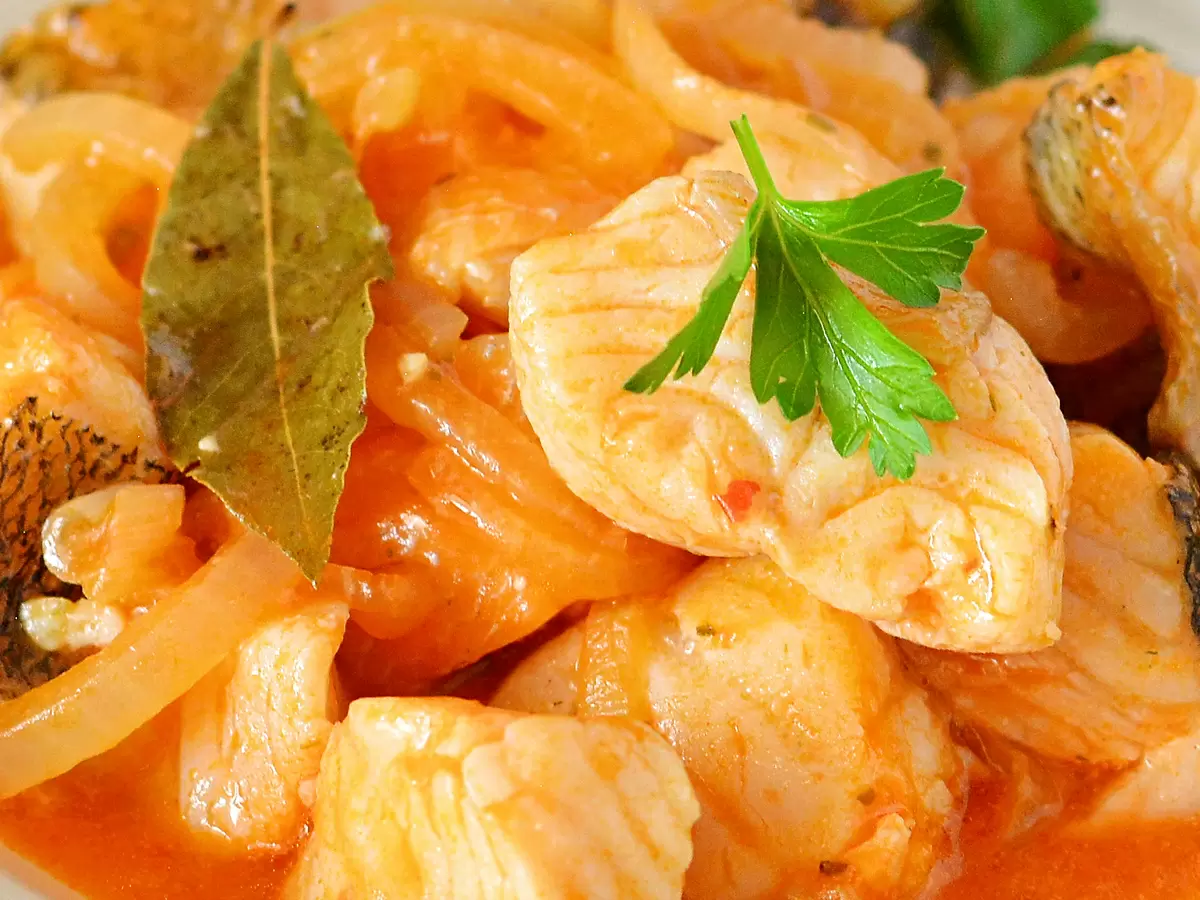 Рецепт судака в томатном соусе: быстро и сочно