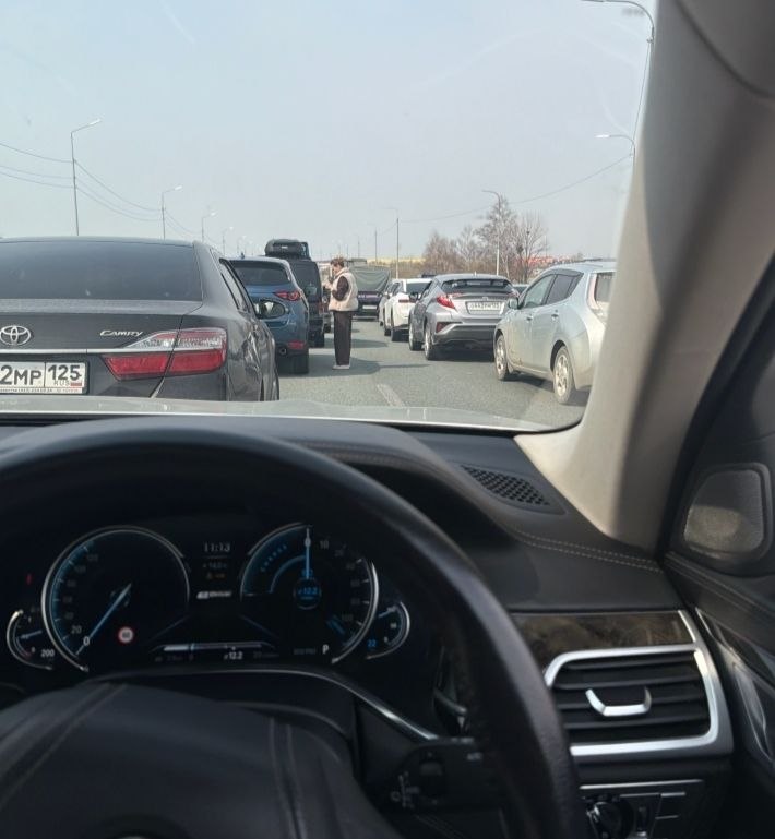 ДТП парализовало движение на аэропортовской трассе