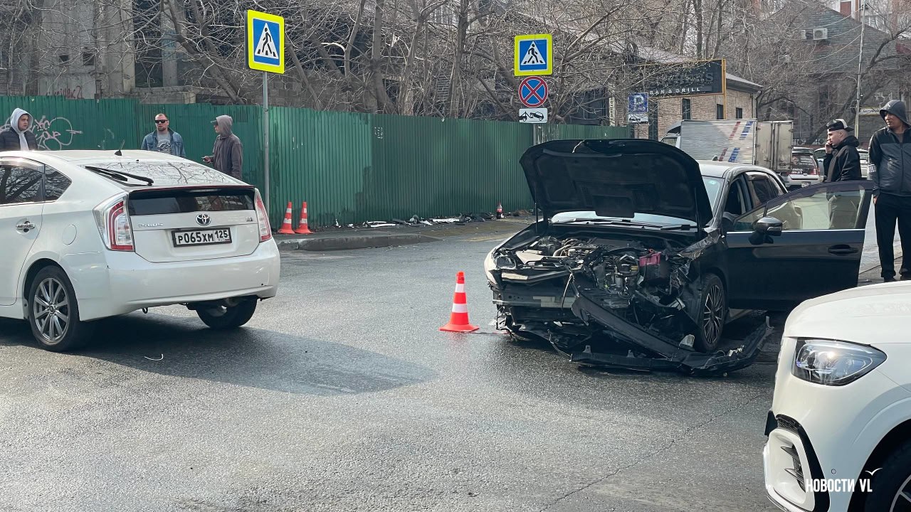 На перекрёстке Бестужева и Захарова освободили одну полосу для движения