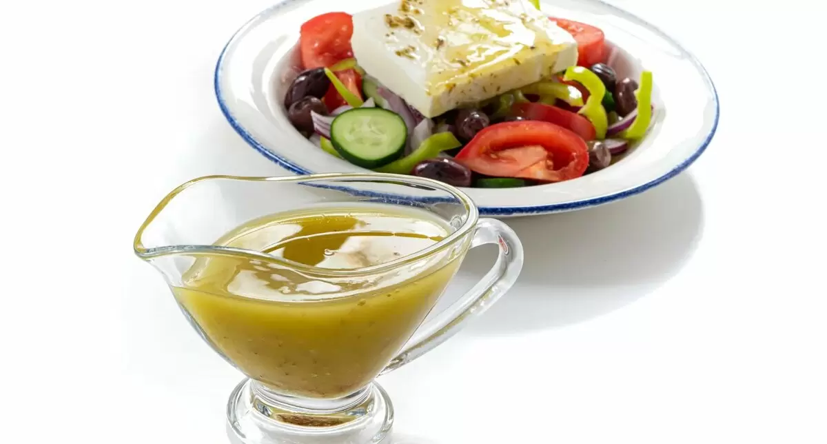 Секреты идеального греческого салата: от свежих овощей до неповторимой заправки