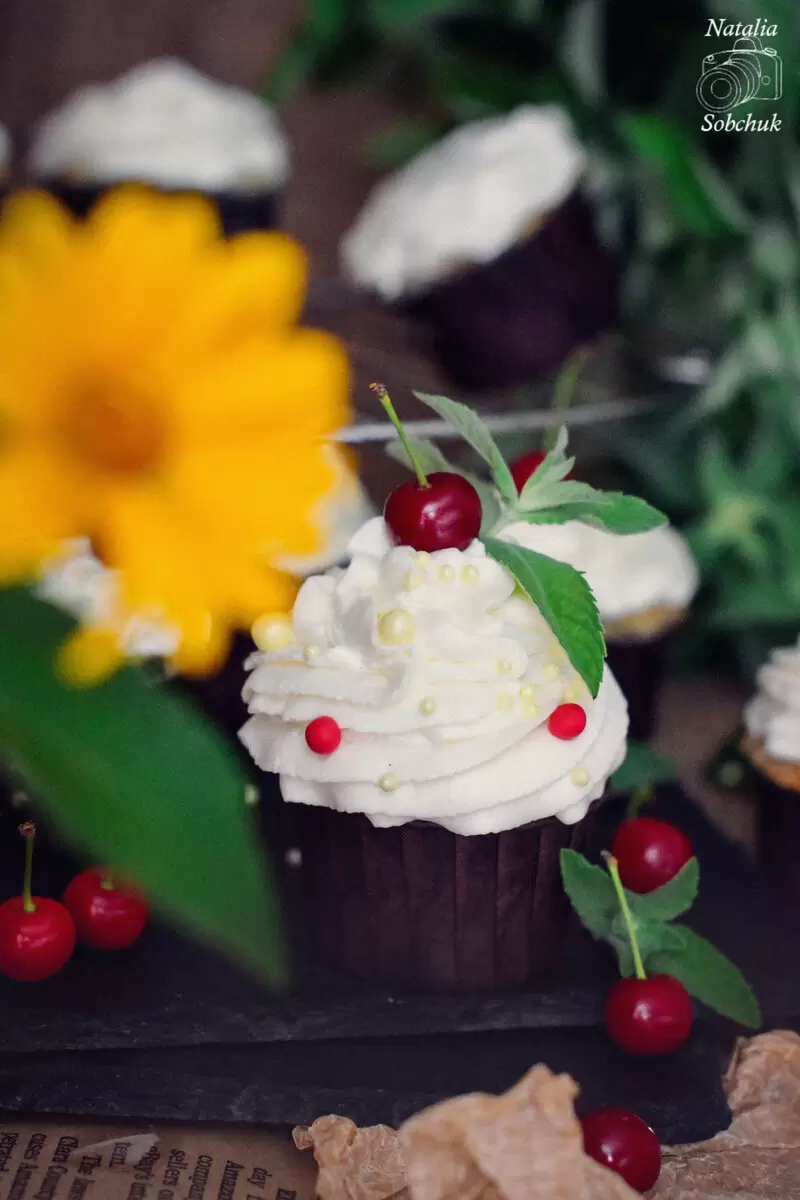 Незабываемые маффины с вишневым джемом и шоколадом