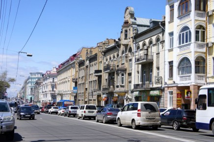 Во Владивостоке со следующей недели закроют парковую зону ДВФУ и кладбища — там проведут обработку от клещей