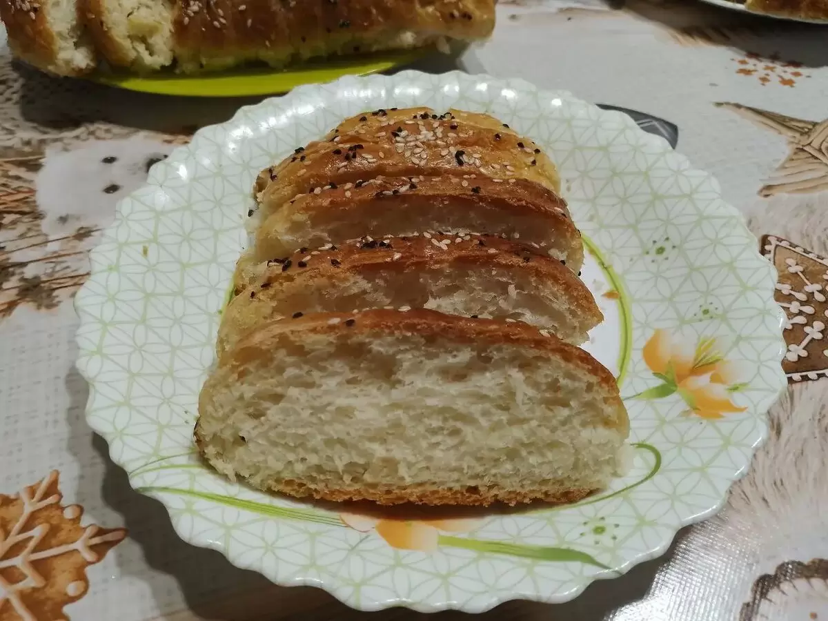 Домашний батон с кунжутом для бутербродов: спокойный рассказ о простом хлебе