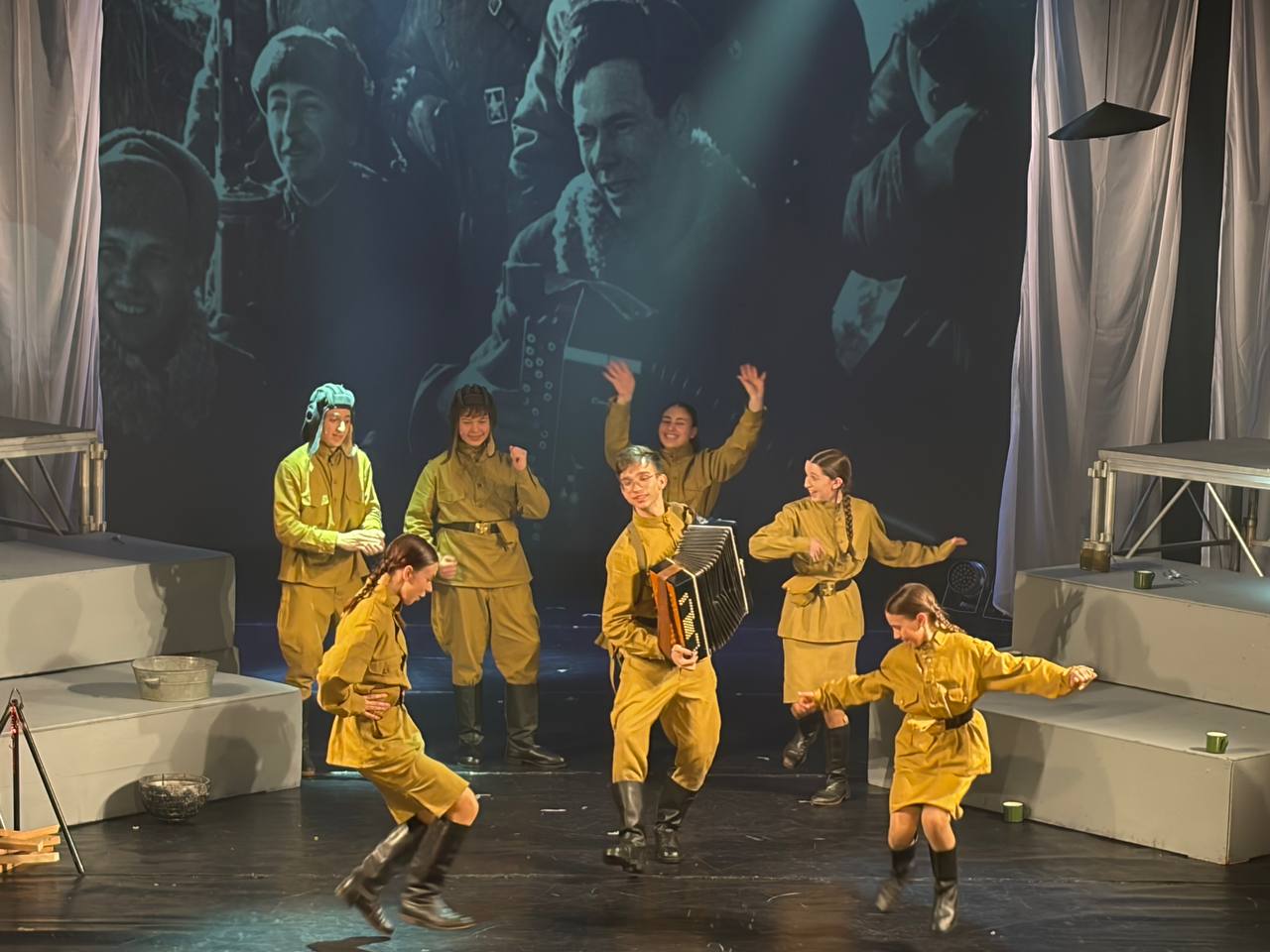 В Уссурийске первый день Регионального энергетического форума завершился спектаклем «Теркин – это мы» В Уссурийске первый день Регионального энергетического форума завершился спектаклем «Теркин – это мы»