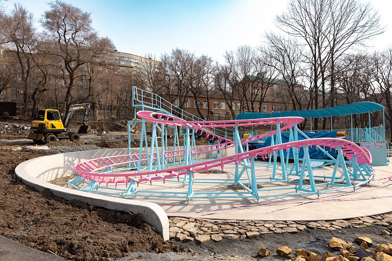 В Минный городок завезли все детские аттракционы