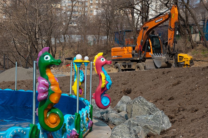 В Минный городок завезли все детские аттракционы В Минный городок завезли все детские аттракционы