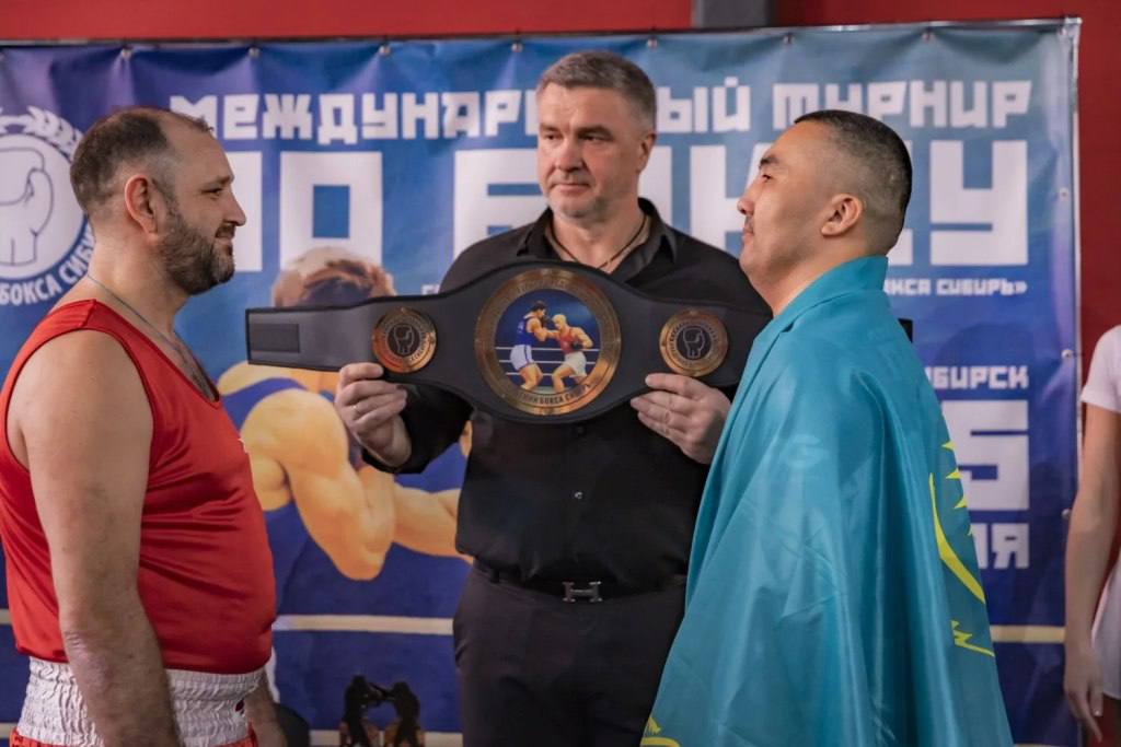 Владивостокский спортсмен Алексей Русинов одержал уверенную победу на II Международном турнире по боксу среди ветеранов на призы Академии бокса «Сибирь» Владивостокский спортсмен Алексей Русинов одержал уверенную победу на II Международном турнире по боксу среди ветеранов на призы Академии бокса «Сибирь»