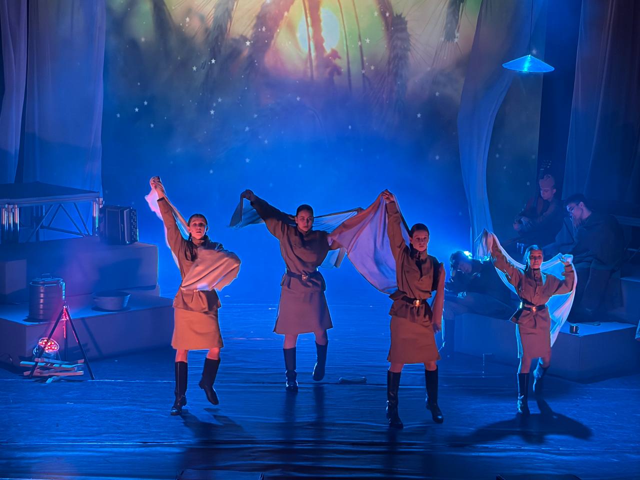 В Уссурийске первый день Регионального энергетического форума завершился спектаклем «Теркин – это мы» В Уссурийске первый день Регионального энергетического форума завершился спектаклем «Теркин – это мы»