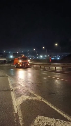 Город засыпает — просыпается спецтехника