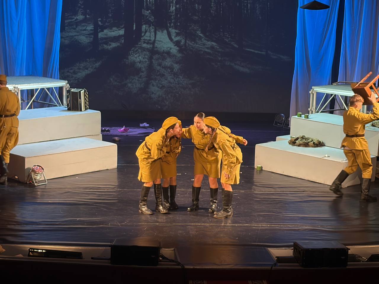 В Уссурийске первый день Регионального энергетического форума завершился спектаклем «Теркин – это мы» В Уссурийске первый день Регионального энергетического форума завершился спектаклем «Теркин – это мы»