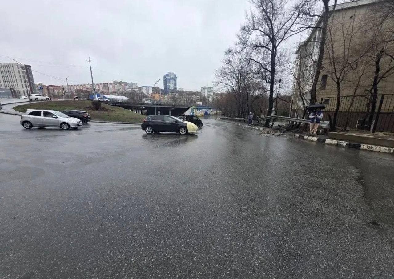 Госавтоинспекция Владивостока устанавливает личность водителя, скрывшегося с места ДТП