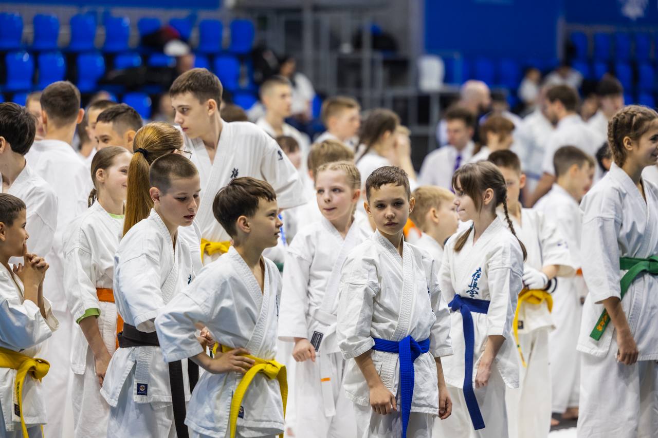 Во Владивостоке проходят соревнования по киокушинкай каратэ «Железный кулак» Во Владивостоке проходят соревнования по киокушинкай каратэ «Железный кулак»