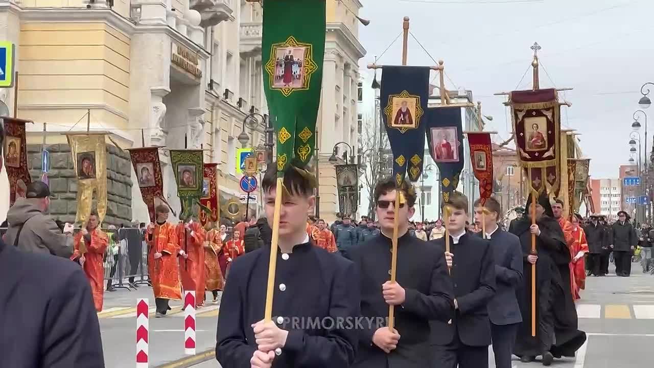 В светлую Пасху во Владивостоке прошёл крестный ход