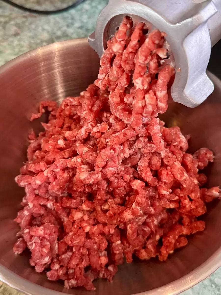 Мясная классика: идеальный бифштекс с яйцом для гурманов