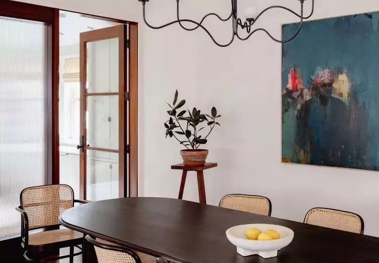 Свет в темноте: как преобразить унылую комнату