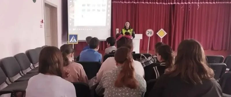 Сотрудники полиции Черниговского округа Приморья провели акцию «Мототранспорт детям не игрушка!» Сотрудники полиции Черниговского округа Приморья провели акцию «Мототранспорт детям не игрушка!»