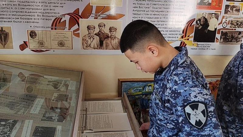 В Артеме Приморского края полицейские и ветераны органов внутренних дел проводят акцию «Герои среди нас» В Артеме Приморского края полицейские и ветераны органов внутренних дел проводят акцию «Герои среди нас»