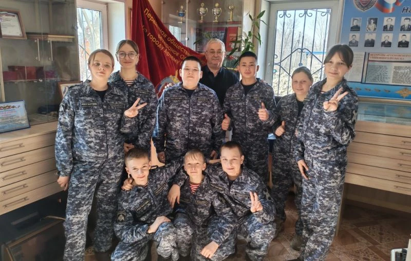 В Артеме Приморского края полицейские и ветераны органов внутренних дел проводят акцию «Герои среди нас» В Артеме Приморского края полицейские и ветераны органов внутренних дел проводят акцию «Герои среди нас»