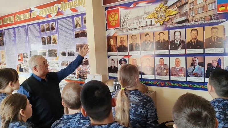 В Артеме Приморского края полицейские и ветераны органов внутренних дел проводят акцию «Герои среди нас» В Артеме Приморского края полицейские и ветераны органов внутренних дел проводят акцию «Герои среди нас»