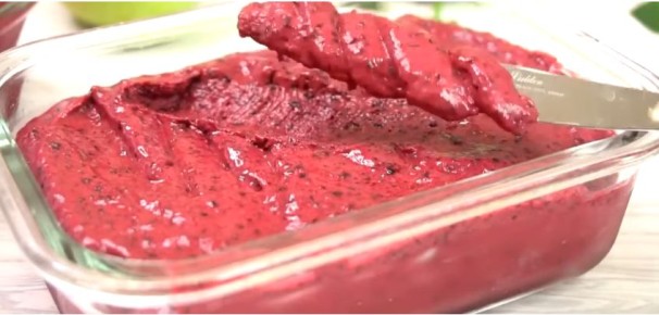 Летнее наслаждение: быстрый десерт из ягод за пять минут