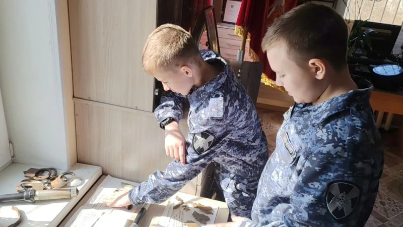 В Артеме Приморского края полицейские и ветераны органов внутренних дел проводят акцию «Герои среди нас» В Артеме Приморского края полицейские и ветераны органов внутренних дел проводят акцию «Герои среди нас»