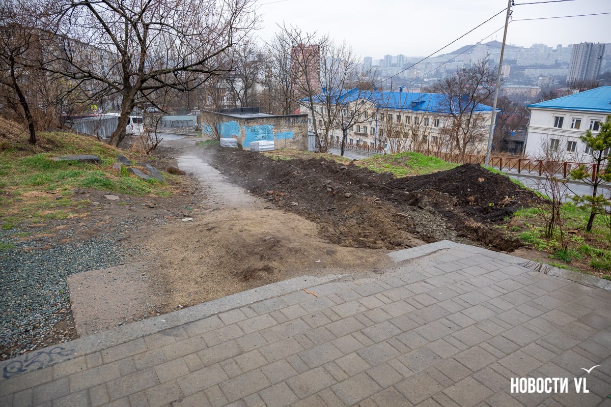 К озеру с черепахами во Владивостоке строят ещё одну пешеходную дорожку К озеру с черепахами во Владивостоке строят ещё одну пешеходную дорожку