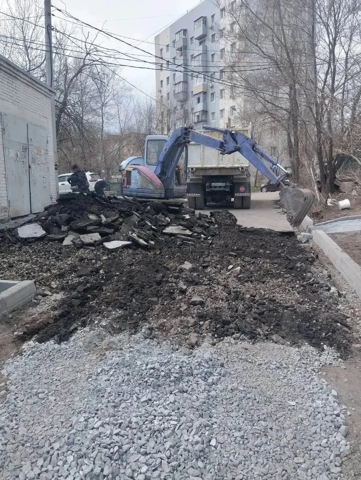 Константин Шестаков: Приступили к ремонту семи дворов