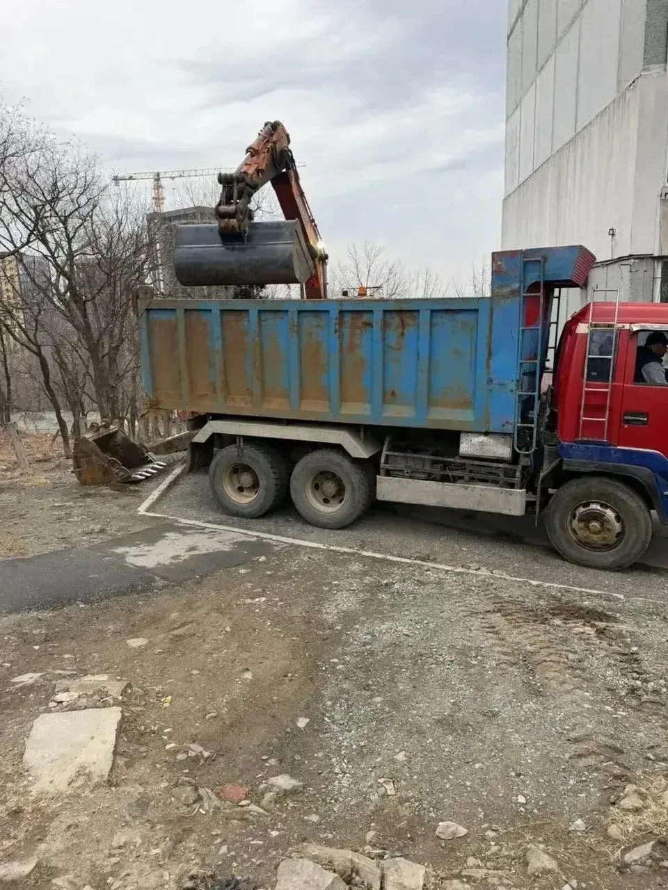 Константин Шестаков: Приступили к ремонту семи дворов Константин Шестаков: Приступили к ремонту семи дворов