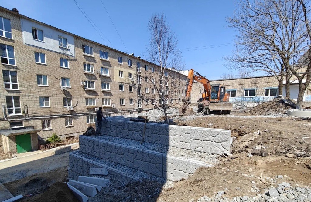 В краевом центре продолжается капитальный ремонт подпорных стен В краевом центре продолжается капитальный ремонт подпорных стен