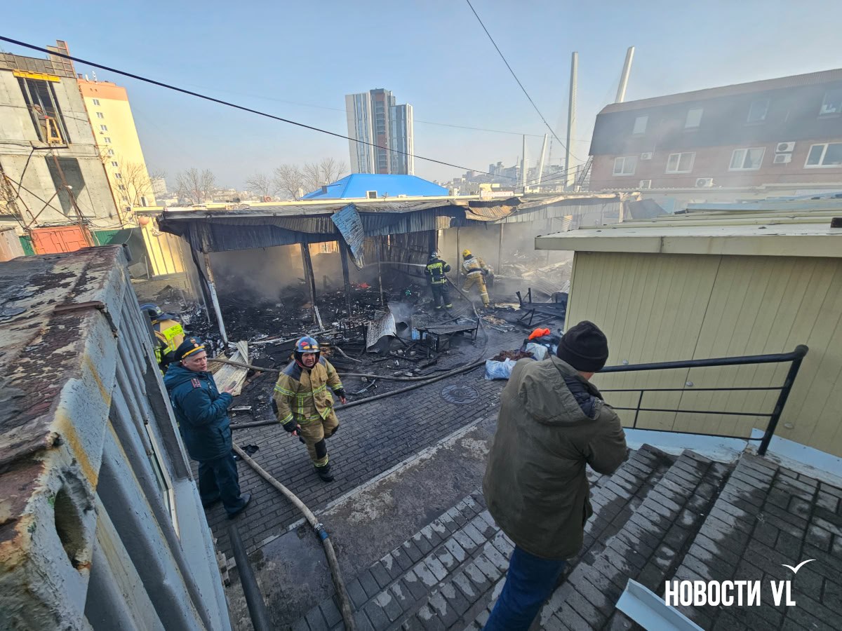 Стоит отметить, что рынок на Детском парке горит уже не в первый раз