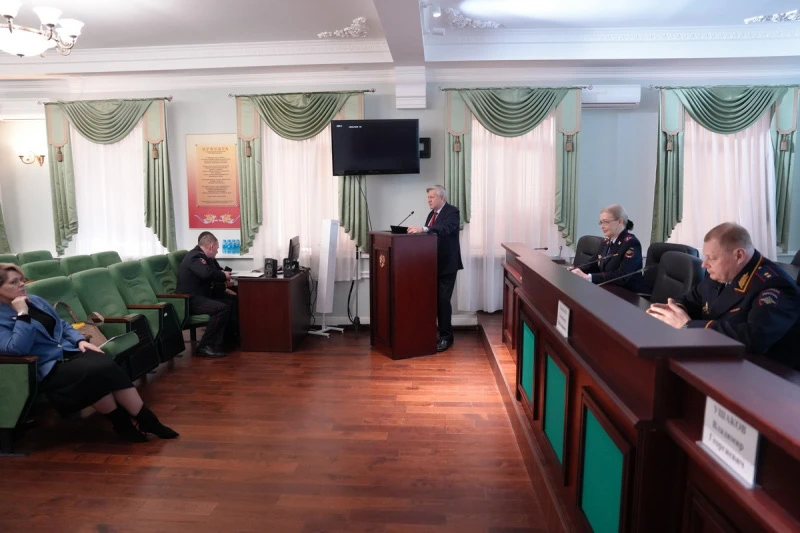 Председатель Общественного совета при УМВД Приморья Владимир Ушаков избран в Общественную палату Приморского края Председатель Общественного совета при УМВД Приморья Владимир Ушаков избран в Общественную палату Приморского края