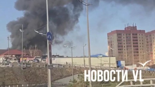 На рынке в районе Детского парка пожар