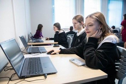 ����� 60 ���������-��������� �������� � ���� ������������ �� ���������