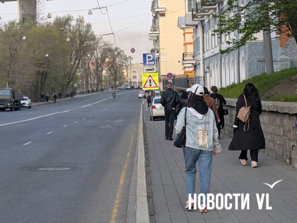 Чтобы попасть в центр многие горожане волей-неволей идут пешком Чтобы попасть в центр многие горожане волей-неволей идут пешком
