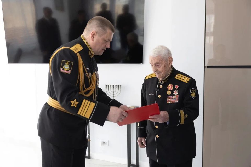 Константин Шестаков: Сегодня поздравил с наступающим Днём Победы ветерана Великой Отечественной войны Владимира Леонтьевича Майстера Константин Шестаков: Сегодня поздравил с наступающим Днём Победы ветерана Великой Отечественной войны Владимира Леонтьевича Майстера