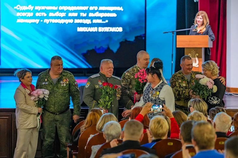 Сборник стихов и песен «Путеводная звезда» презентовали во Владивостоке Сборник стихов и песен «Путеводная звезда» презентовали во Владивостоке