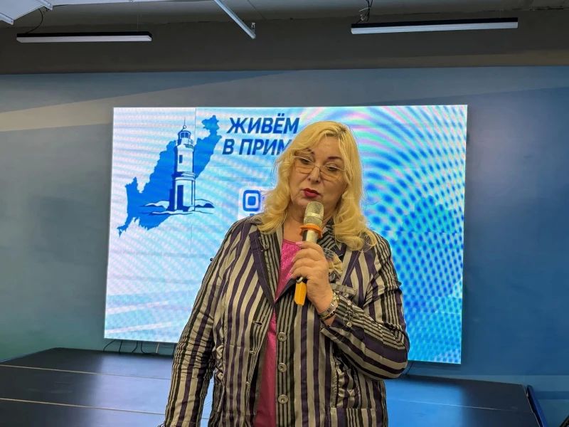 Во Владивостоке полицейские и общественники обсудили с педагогами защиту детей от цифровых угроз Во Владивостоке полицейские и общественники обсудили с педагогами защиту детей от цифровых угроз
