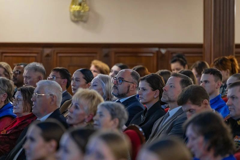 Сборник стихов и песен «Путеводная звезда» презентовали во Владивостоке Сборник стихов и песен «Путеводная звезда» презентовали во Владивостоке