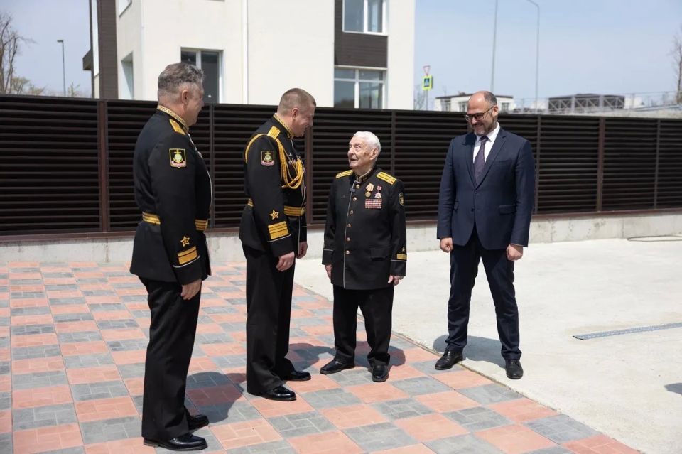 Константин Шестаков: Сегодня поздравил с наступающим Днём Победы ветерана Великой Отечественной войны Владимира Леонтьевича Майстера Константин Шестаков: Сегодня поздравил с наступающим Днём Победы ветерана Великой Отечественной войны Владимира Леонтьевича Майстера
