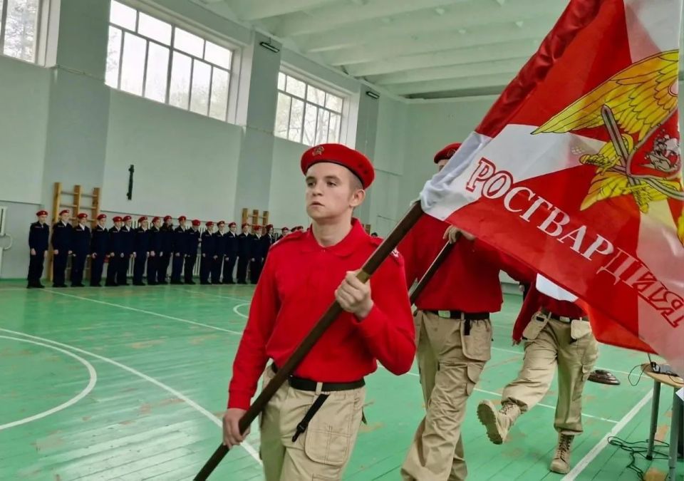 Накануне Дня Победы кадетам Росгвардии в Приморье вручили специальные удостоверения