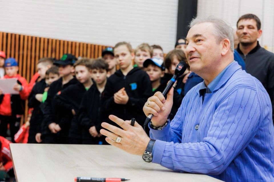 Владислав Третьяк совершил рабочую поездку в Альметьевск Владислав Третьяк совершил рабочую поездку в Альметьевск