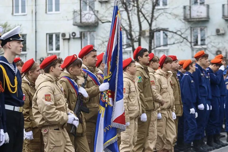 Генеральная репетиция парада Дня Победы прошла на Центральной площади Генеральная репетиция парада Дня Победы прошла на Центральной площади