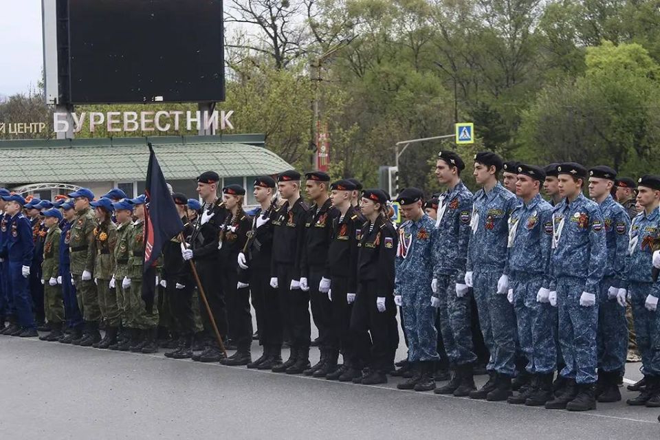 Генеральная репетиция парада Дня Победы прошла на Центральной площади Генеральная репетиция парада Дня Победы прошла на Центральной площади