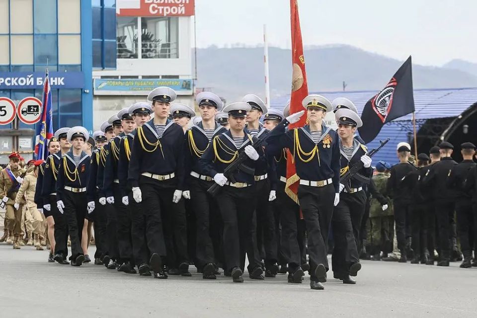 Генеральная репетиция парада Дня Победы прошла на Центральной площади Генеральная репетиция парада Дня Победы прошла на Центральной площади